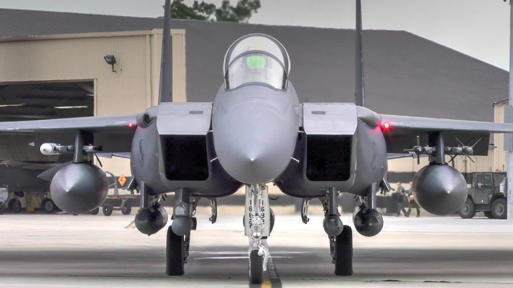 Βίντεο: Απογειώσεις F-15E Strike Eagle της USAF με afterburners
