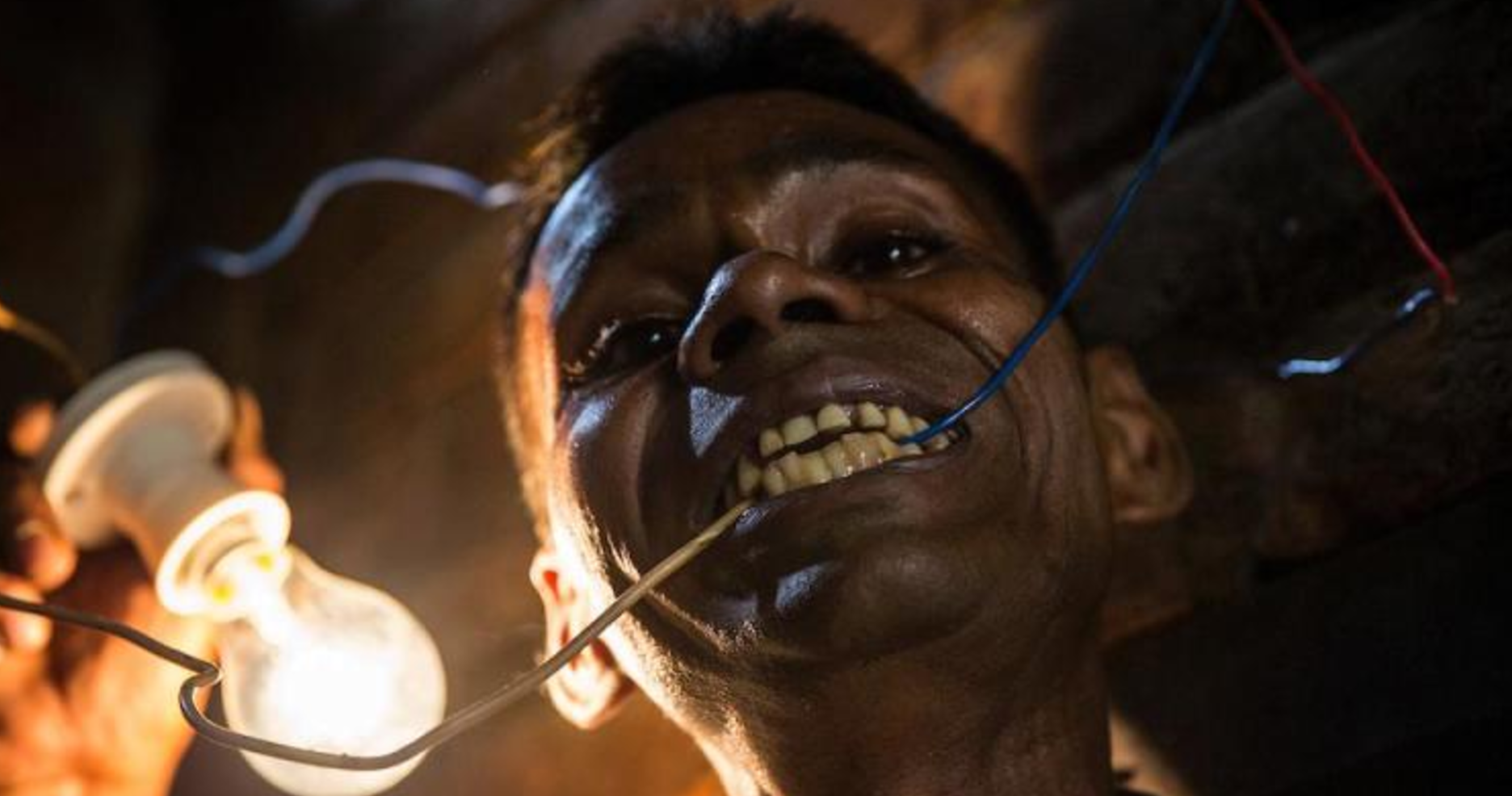 Βίντεο: Άνδρας από την Ινδία τρέφεται με ηλεκτρισμό