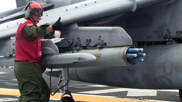 Βίντεο: Βολές AV-8B Harrier με APKWS
