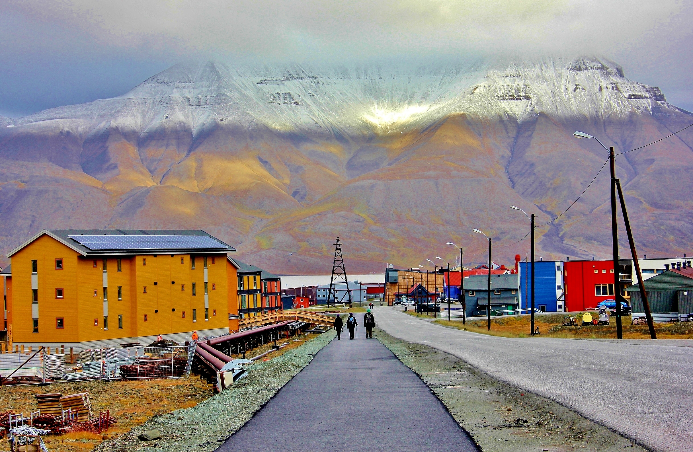 Longyearbyen: Αυτή είναι η πόλη στην οποία «απαγορεύεται» να πεθάνεις (βίντεο)