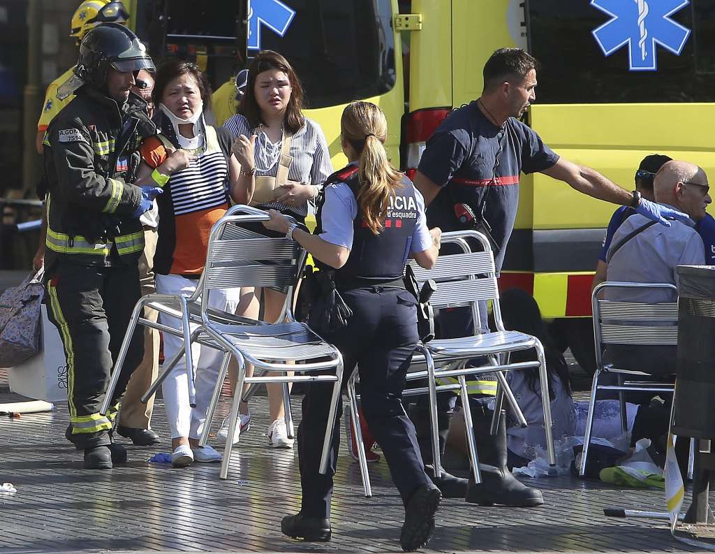 Διεθνείς και εγχώριες αντιδράσεις για την ισλαμιστική επίθεση στη Βαρκελώνη (φωτό)