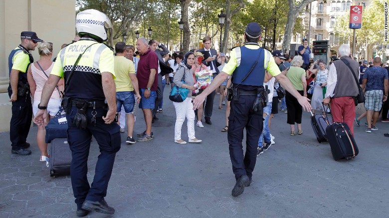 Οικογένεια Ελλήνων ανάμεσα στους τραυματίες της τρομοκρατικής επίθεσης στη Βαρκελώνη (βίντεο) (upd)