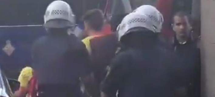 Βίντεο: Η στιγμή της σύλληψης του υπόπτου για την τρομοκρατική επίθεση στην Βαρκελώνη