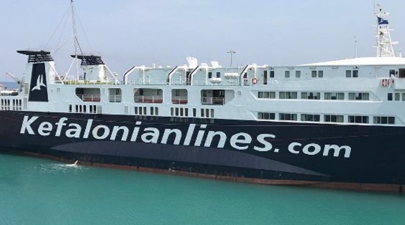 Πρωτοφανές: Κατέβασαν τους πυροσβέστες από το πλοίο