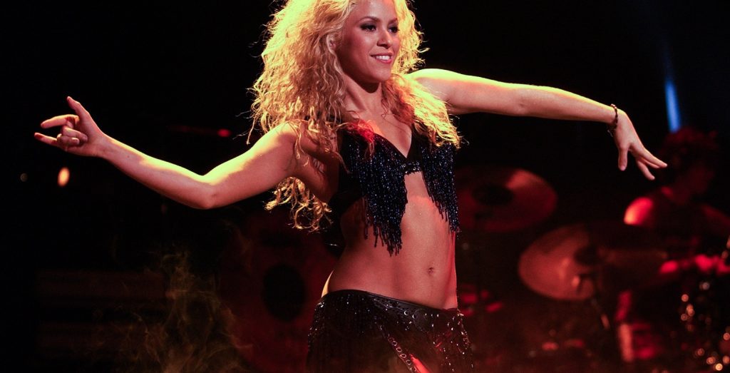 Στιγμές που η Shakira «μάγεψε» με τον αισθησιακό χορό της κοιλιάς στη σκηνή (βίντεο)