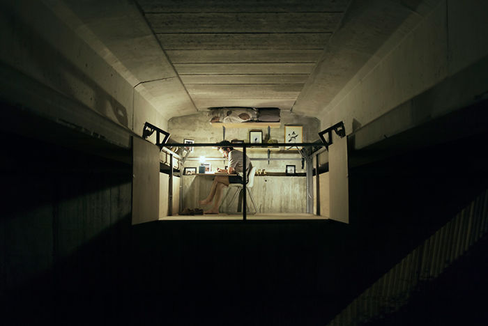Σχεδιαστής επίπλων δημιούργησε το χώρο εργασίας του κάτω από γέφυρα της Ισπανίας (φωτό, βίντεο)