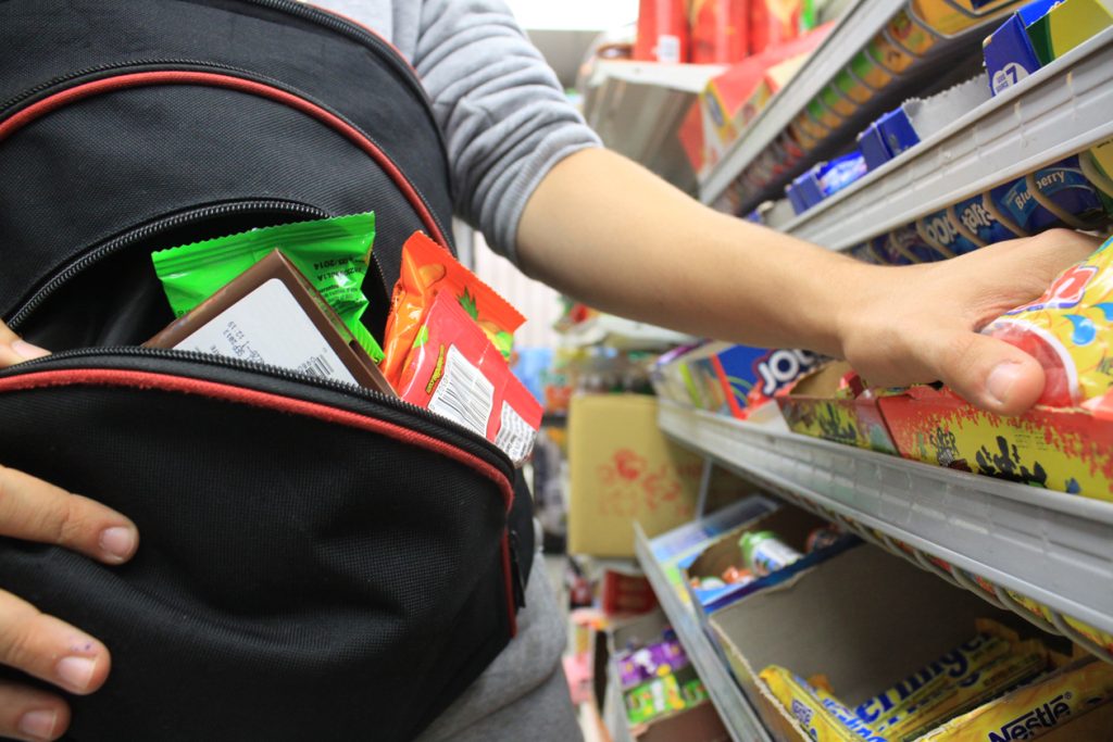 Αλλοδαπή προσπάθησε να φύγει με προϊόντα στην τσάντα της από σούπερ μάρκετ στην Πάτρα