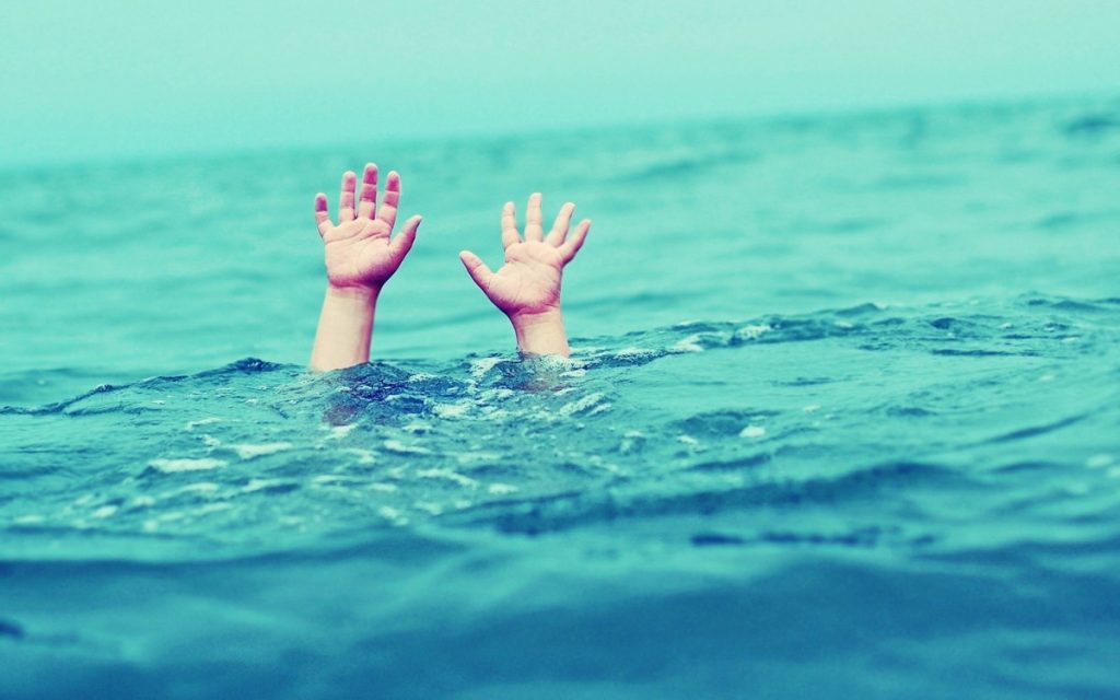 5χρονο κοριτσάκι κόντεψε να πνιγεί σε παραλία στη Φθιώτιδα