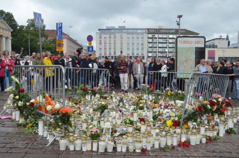 Τρομοκρατική επίθεση στην Φινλανδία: Τηρήθηκε ενός λεπτού σιγή για τα θύματα