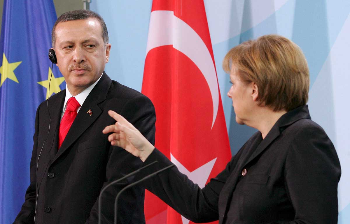 Α. Μέρκελ σε Ερντογάν: Δεν σου επιτρέπω να παρεμβαίνεις στις γερμανικές εκλογές