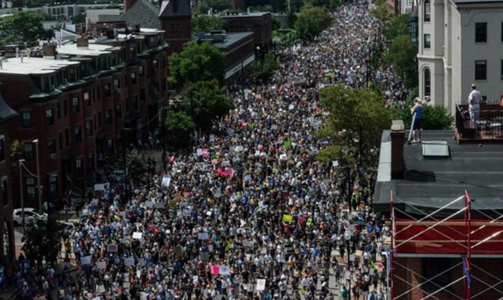 Βοστόνη: Επεισόδια κατά τη διάρκεια πορείας αντιρατσιστικών οργανώσεων (βίντεο)