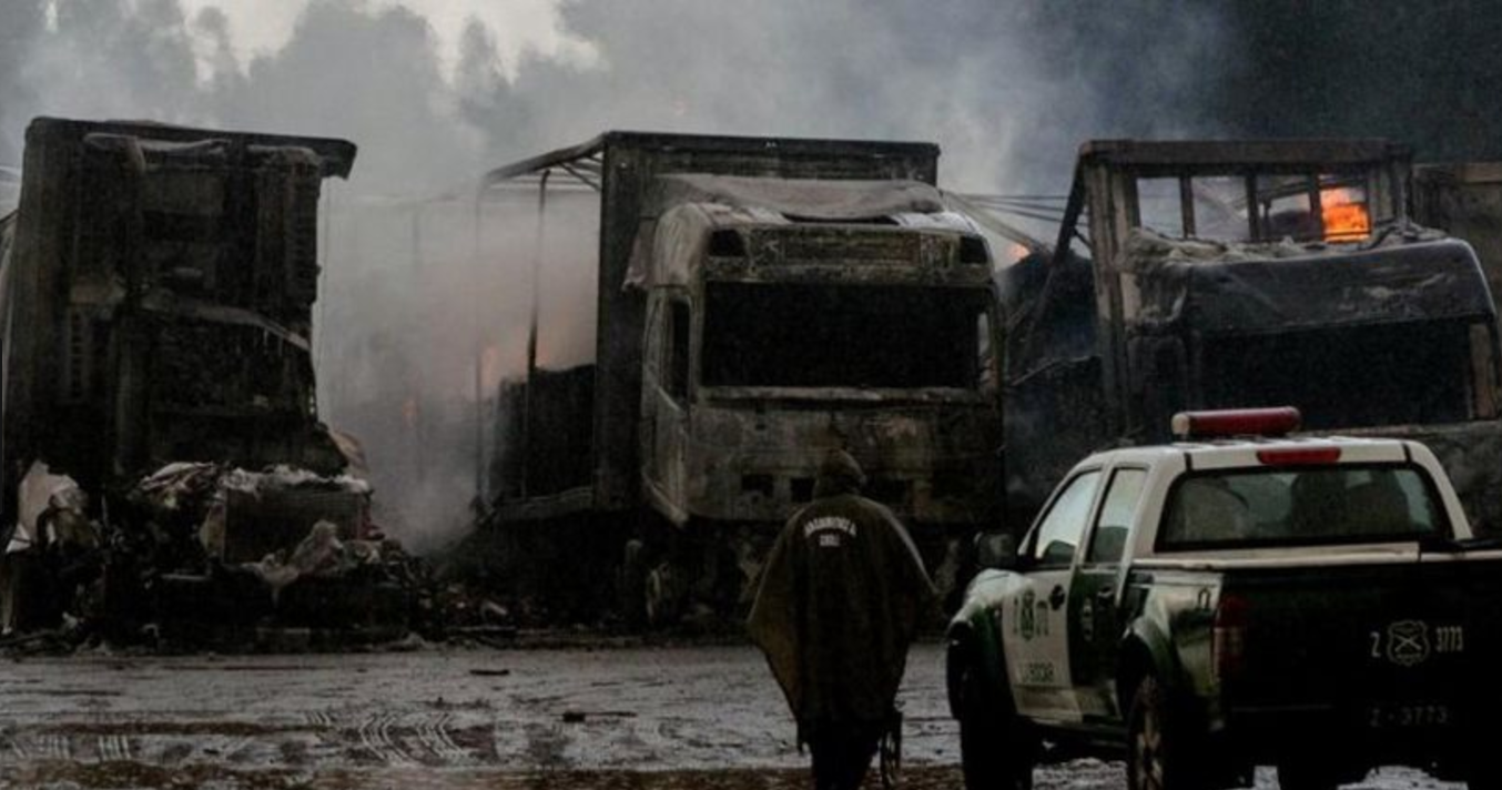 Χιλή: Πυρπολήθηκαν 18 φορτηγά με τρόφιμα από ιθαγενείς