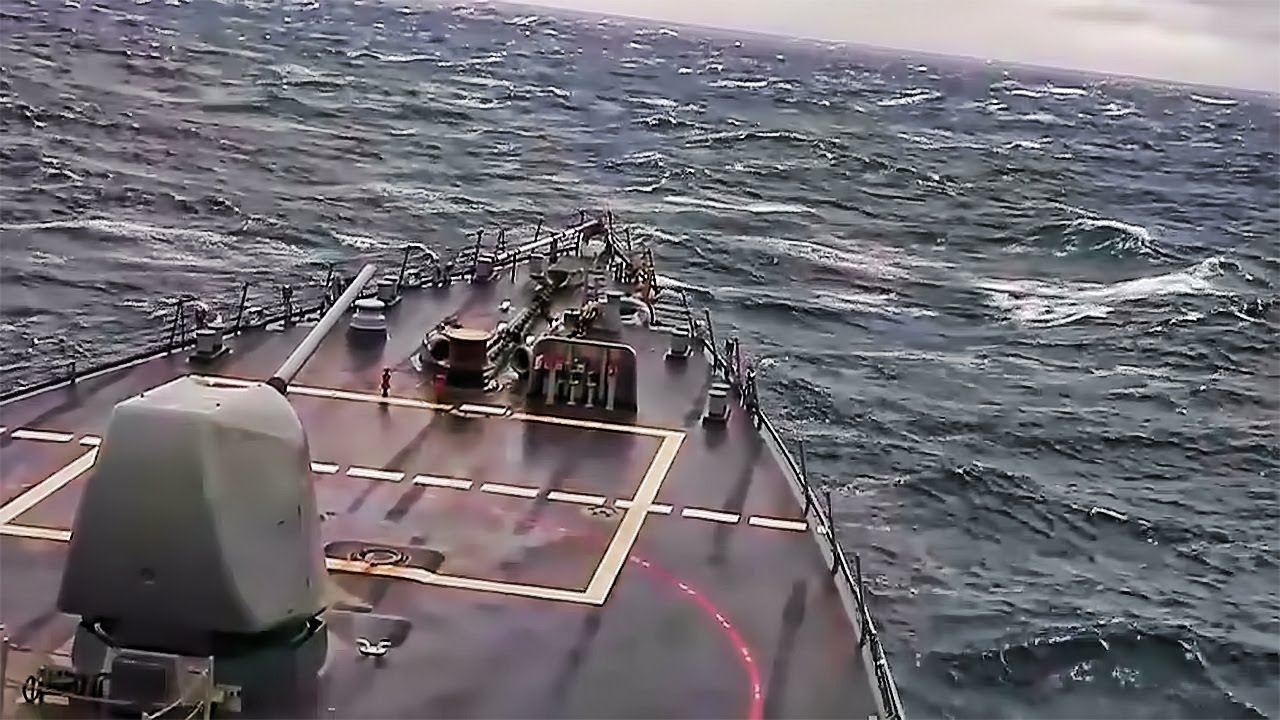 Σπάνιο βίντεο: Όταν το «λαβωμένο» USS «John S. McCain» έπλεε σε πολλά μποφόρ για δοκιμές