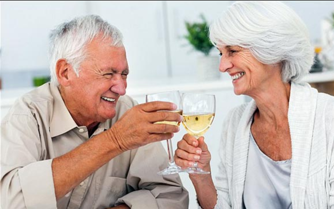 Έρευνα: Το αλκοόλ προστατεύει τους ηλικιωμένους από την άνοια