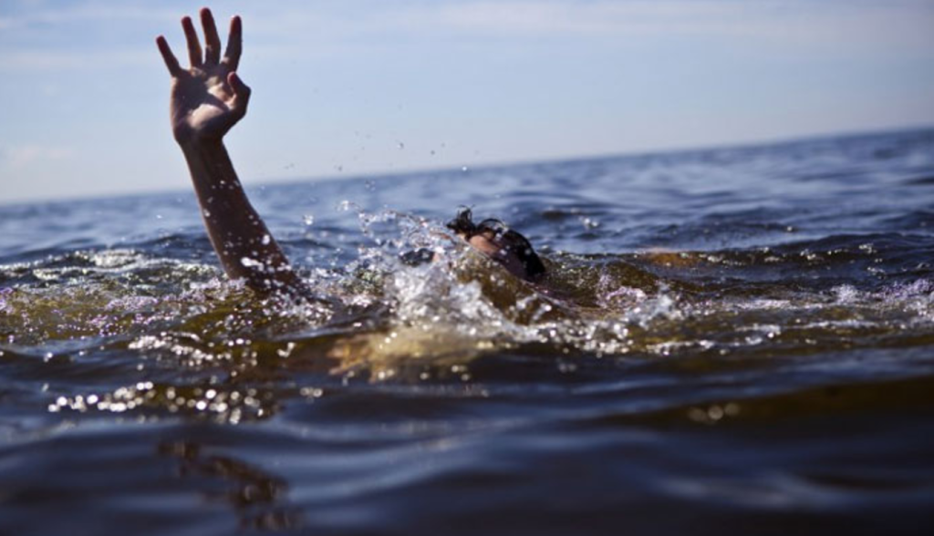 Θάλασσα στη Βάρκιζα «ξέβρασε» νεκρή γυναίκα