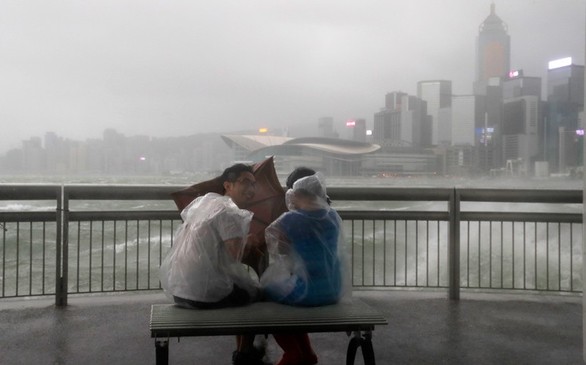 Τυφώνας Χάτο: Σάρωσε το Χονγκ Κονγκ και το Μακάο – Έξι άνθρωποι έχασαν τη ζωή τους