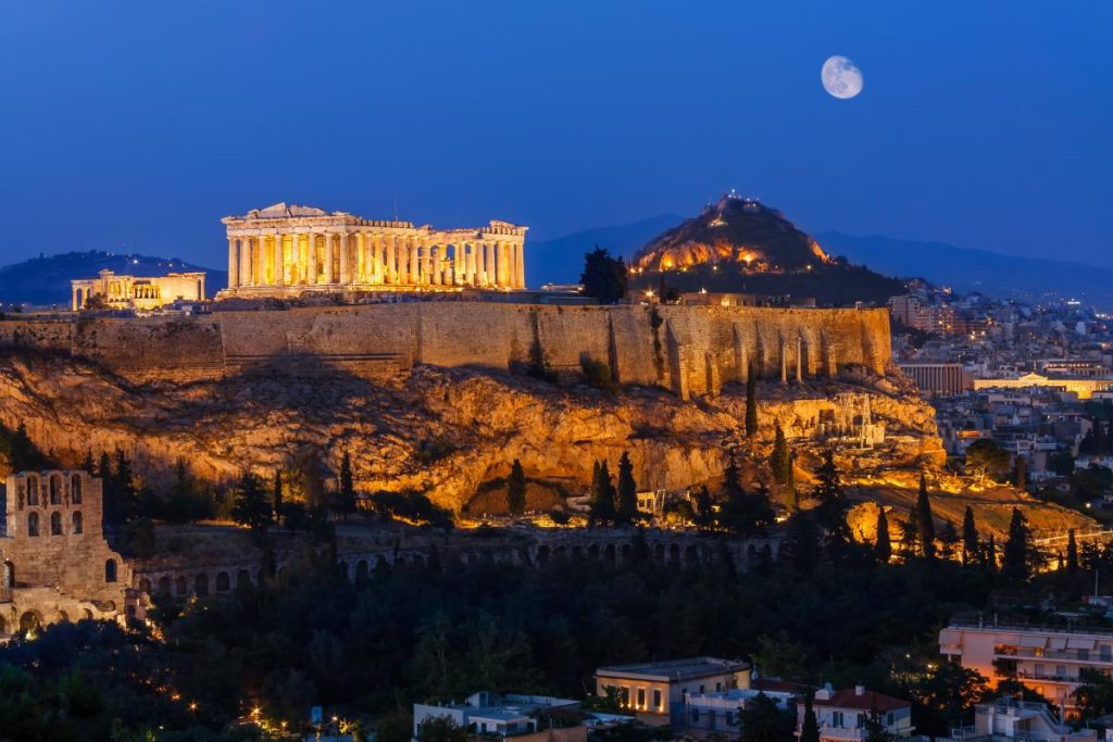 Στους οικονομικότερους προορισμούς της Ε.Ε η Αθήνα για τους Βρετανούς (φωτό)