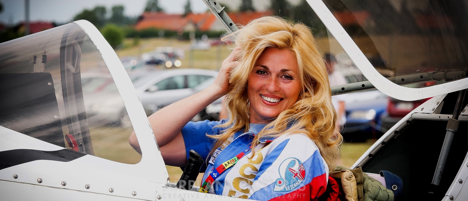 Σβετλάνα Καπανίνα: Η πανέμορφη πρωταθλήτρια αεροπορικών επιδείξεων! (βίντεο)