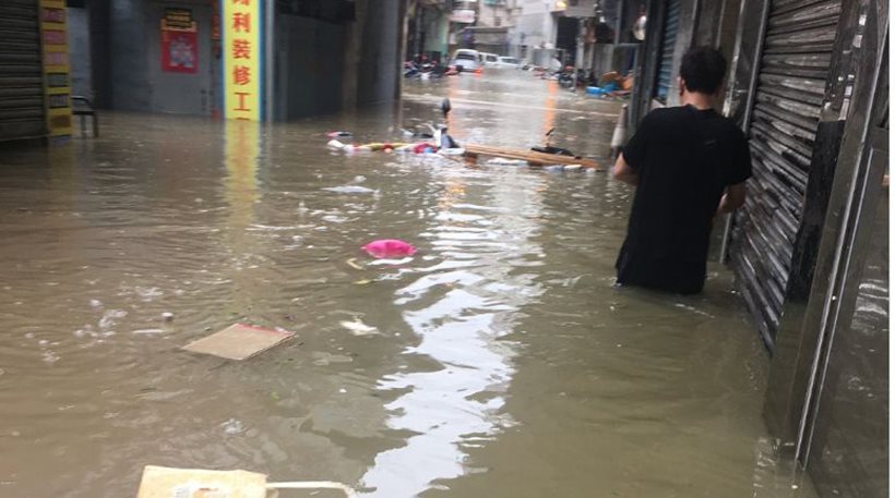 Τυφώνας Χάτο: Δώδεκα νεκροί και πολλές καταστροφές στο Χονγκ Κονγκ και τη Νότια Κίνα (βίντεο)