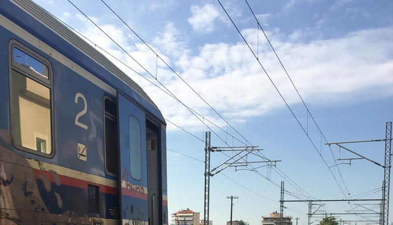 Εκτροχιάστηκε τρένο στη Λάρισα (φωτό)