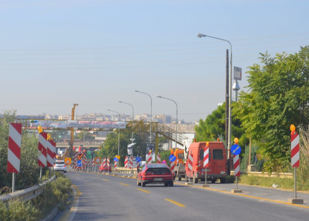 Σταυρούπολη: Τροχαίο ατύχημα στην αερογέφυρα- Παρασύρθηκε πεζός
