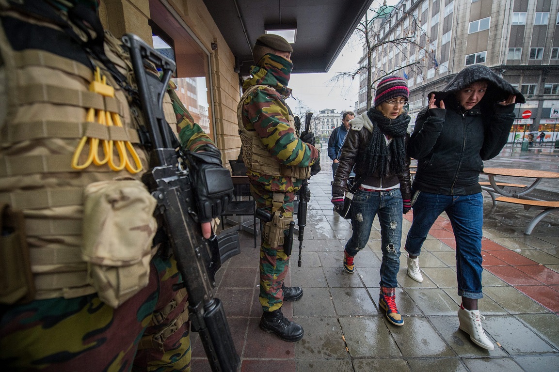 Επίθεση με μαχαίρι σε στρατιώτες στις Βρυξέλλες – Νεκρός ο δράστης (φωτό)
