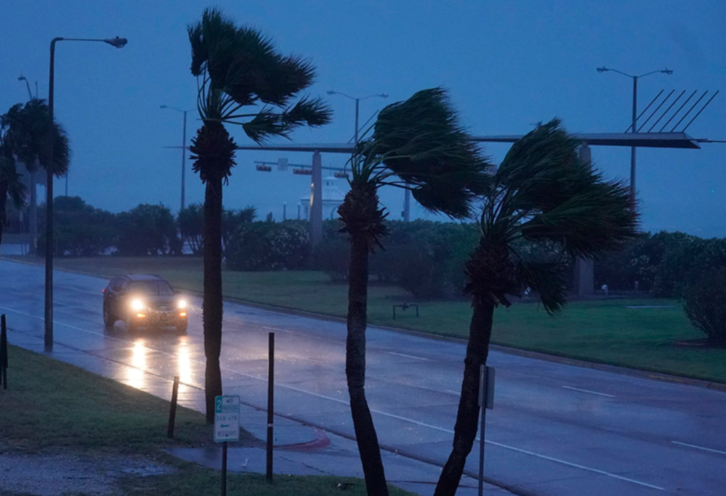 Έφτασε ο καταστροφικός τυφώνας Χάρβεϊ στο Τέξας – Άνεμοι 110 μιλίων  (φωτό, βίντεο) (upd)