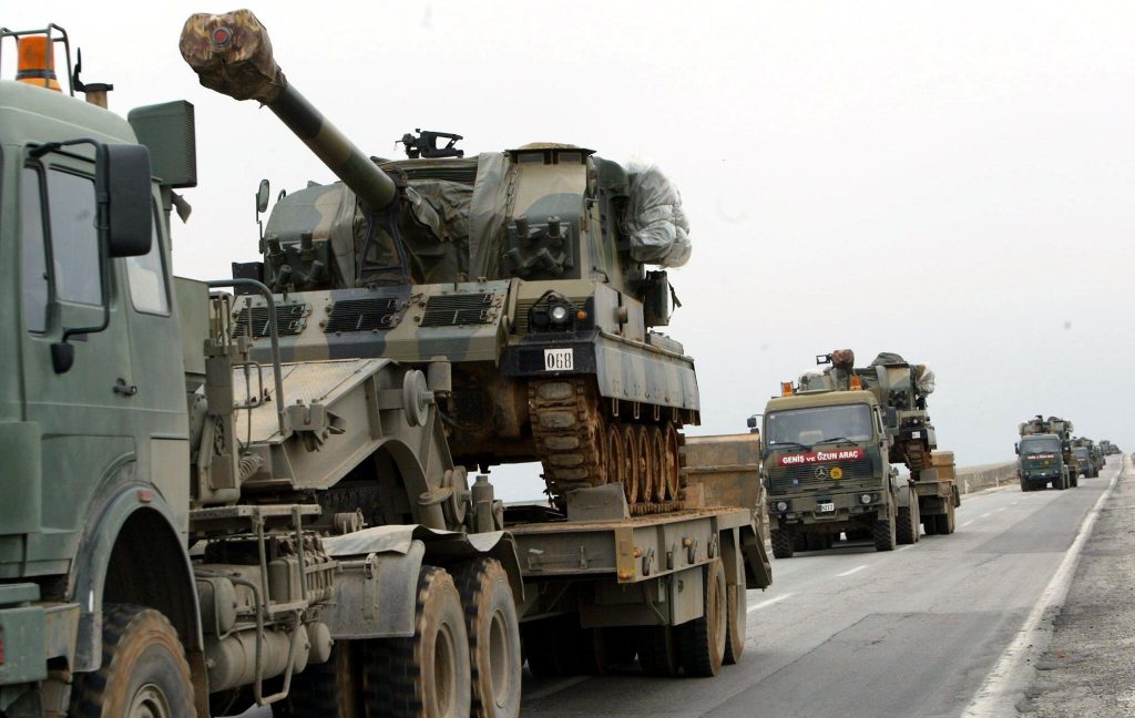 Μεταφορά αρμάτων μάχης και Howitzer στα τουρκοσυριακά σύνορα από την Άγκυρα κατά του YPG (φωτό, βίντεο)