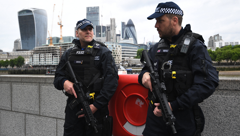 Βρετανία: Και 2η σύλληψη για την επίθεση έξω από τα ανάκτορα του Μπάκιγχαμ στο Λονδίνο (φωτό)
