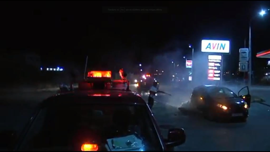 Ε.Ο Αθηνών – Κορίνθου: Αυτοκίνητο και μηχανή τυλίχθηκαν στις φλόγες – Ένα άτομο σοβαρά τραυματισμένο (φωτό, βίντεο)