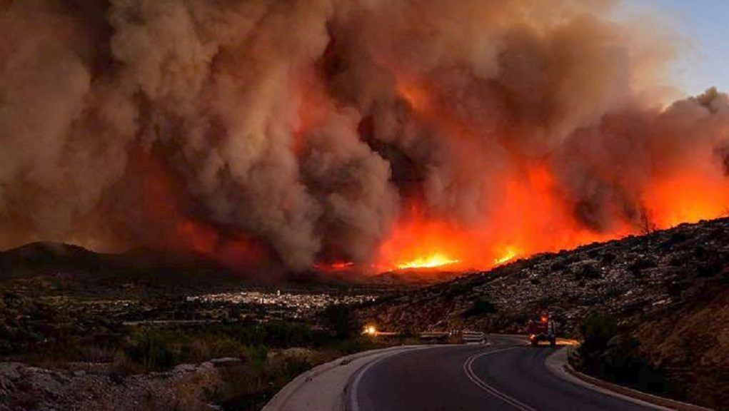 Ζάκυνθος: Ολονύκτια μάχη με τις φλόγες – Καταγγελίες κατοίκων: «Κινδυνεύουμε! Καταστρεφόμαστε!» (φωτό, βίντεο)