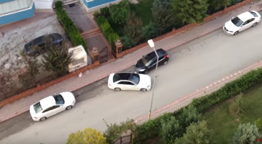 Γυναίκα οδηγός έκανε 3 λεπτά για να καταφέρει να… παρκάρει (βίντεο)
