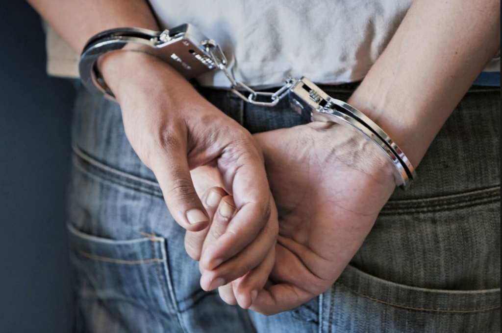 Κύπρος: Συνελήφθη 44χρονος αστυνομικός που αυνανιζόταν δημοσίως σε παραλία