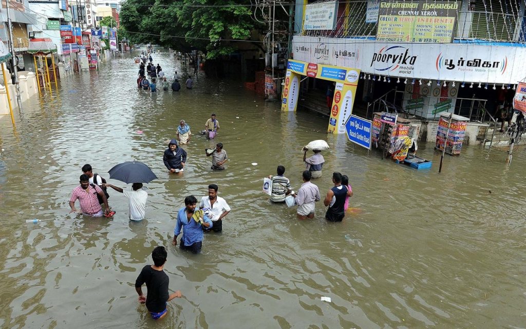 Ινδία: Οι ισχυρές καταιγίδες και πλημμύρες «παρέλυσαν» την Βομβάη
