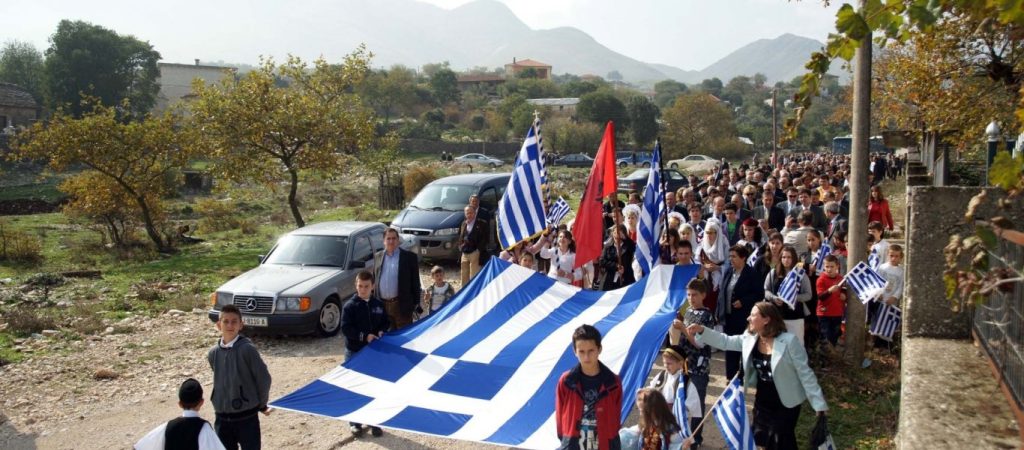 Πογκρόμ της Αλβανίας στους Έλληνες της Χειμάρρας: «Παλεύει ο Δαυίδ με τον Γολιάθ – Μας προπηλακίζουν» (βίντεο)