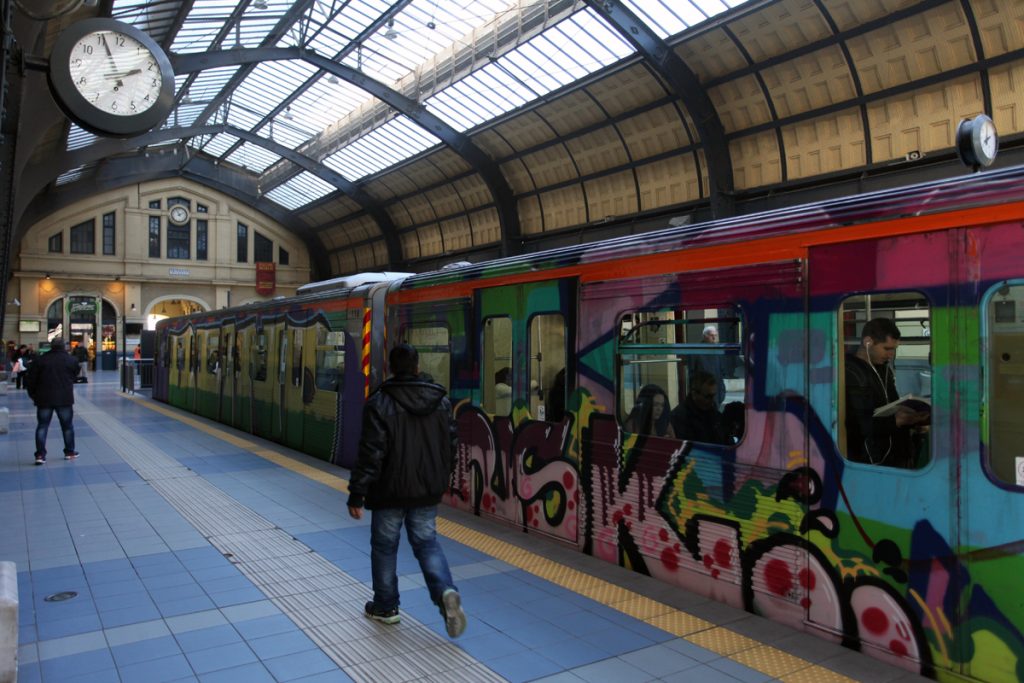 Θησείο: 19χρονος που έκανε γκράφιτι στα τρένα σκοτώθηκε από ηλεκτροπληξία