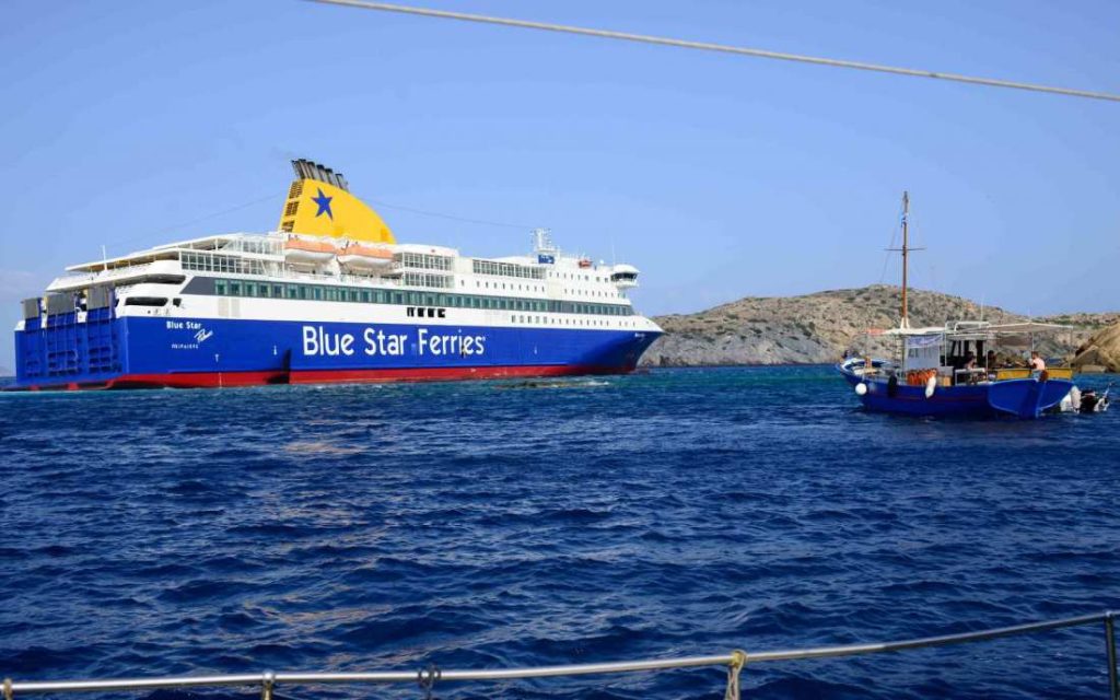 Καρέ-καρέ η απομάκρυνση των 205 επιβατών του Blue Star Patmos
