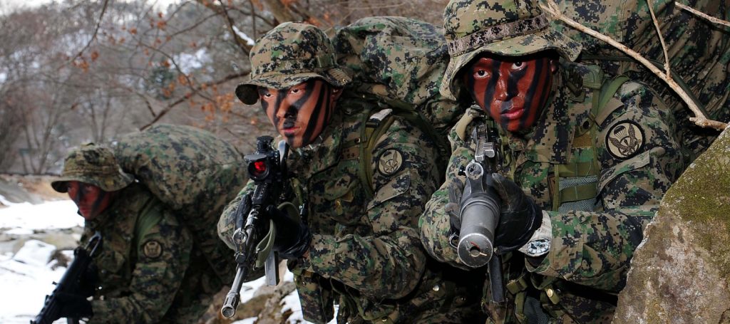 Νότια Κορέα: Εκπαίδευση Ειδικών Μονάδων για δολοφονία-«αστραπή» του Κιμ Γιονγκ Ουν σε περίπτωση πολέμου (βίντεο)