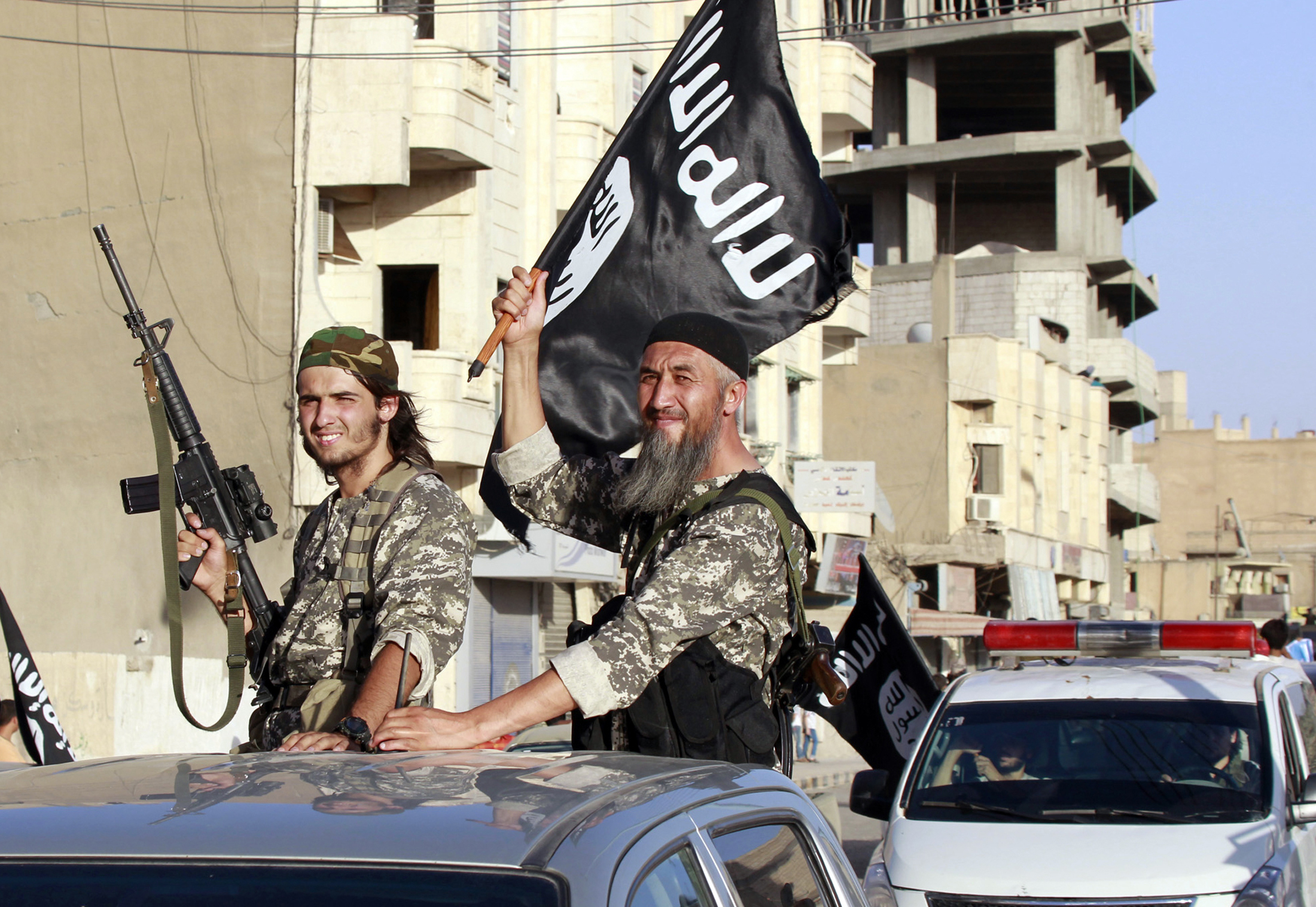 Πρώην ηγέτης των Σύρων «ανταρτών» αποκάλυψε το άνομο «τρίγωνο» της τρομοκρατίας- Πουλούσαν αμερικανικά όπλα στο ISIS