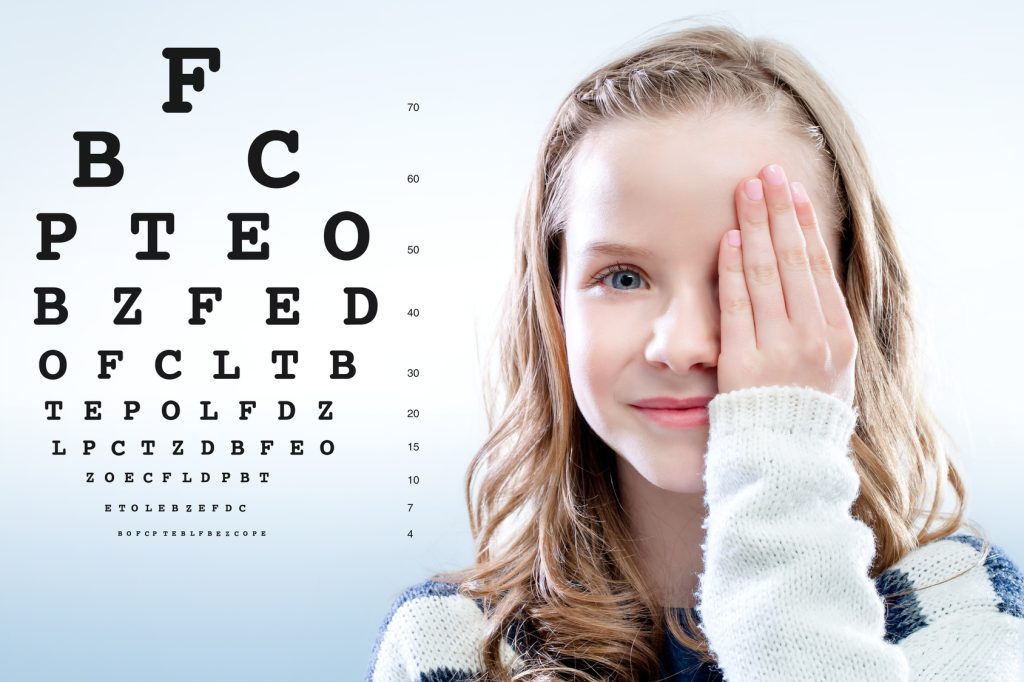Επιστροφή στο σχολείο: Αυτά είναι τα ύποπτα συμπτώματα στην όραση των παιδιών