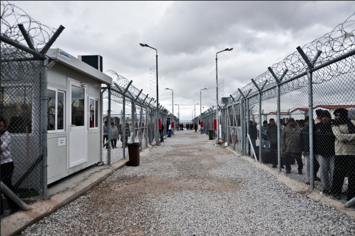 Απόδραση μεταναστών από το Κέντρο Κράτησης στην Αμυγδαλέζα