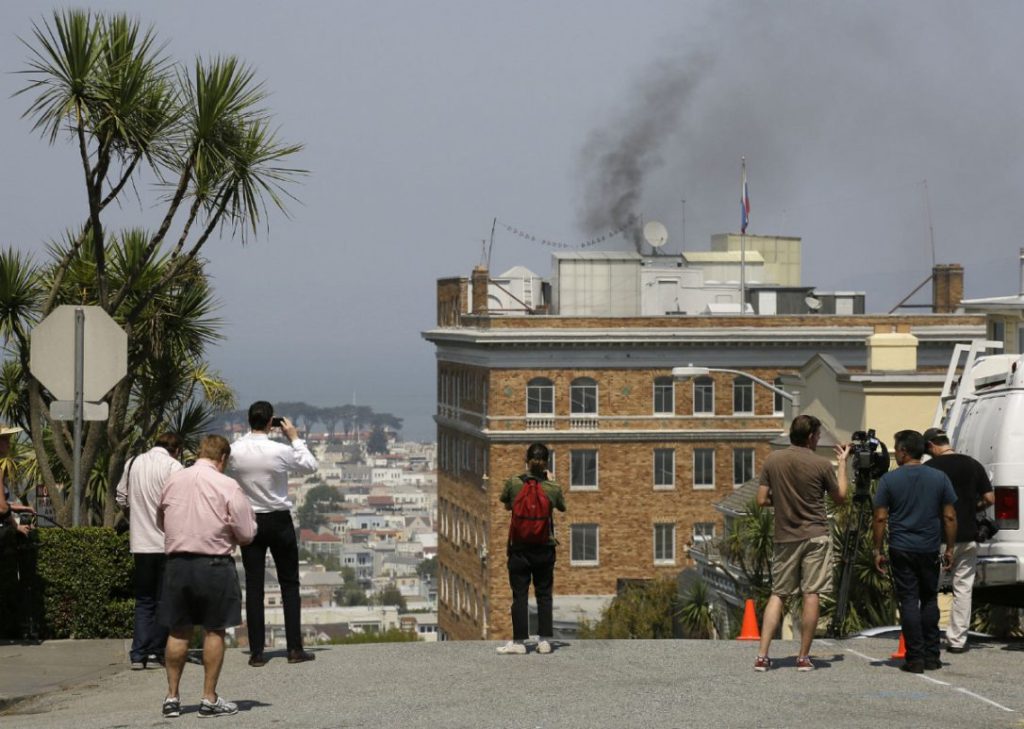 Η διπλωματική κρίση συνεχίζεται: Εντολή εκκένωσης του ρωσικού προξενείου στο Σαν Φρανσίσκο μετά τον «μαύρο καπνό»