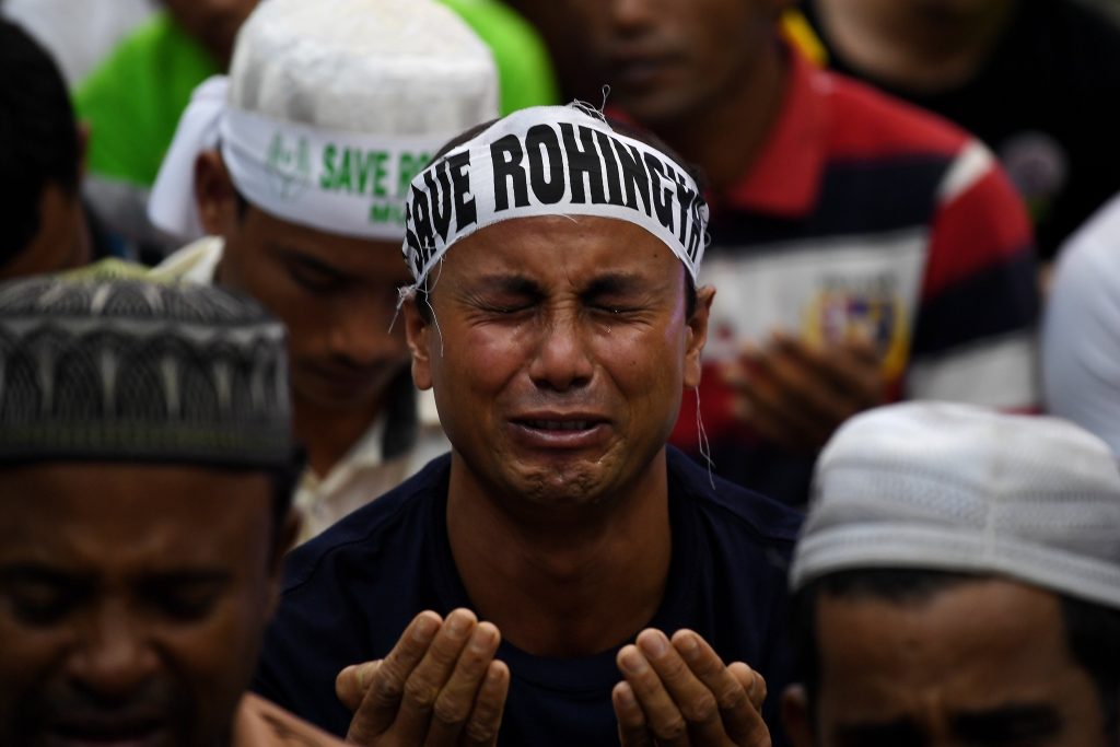 Βιρμανία: Υπό διωγμό οι Ροχίνγκια- Σφαγές αμάχων και παιδιών (βίντεο)