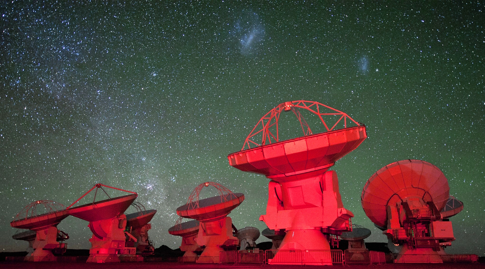 Κάποιος ή κάτι εκπέμπει από το διάστημα προς την Γη: 15 ισχυρά σήματα από γειτονικό γαλαξία έπιασαν οι ΗΠΑ