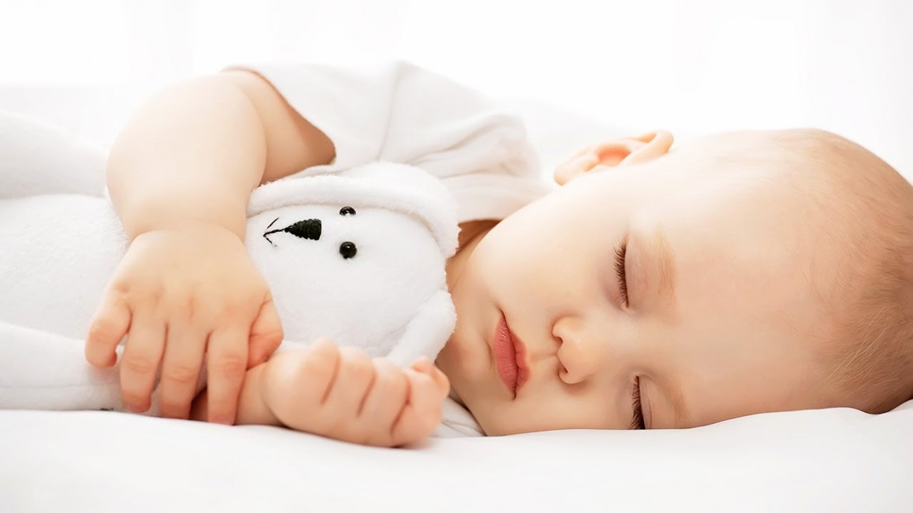 Τα μωρά κοιμούνται καλύτερα στο δικό τους δωμάτιο, σύμφωνα με έρευνα