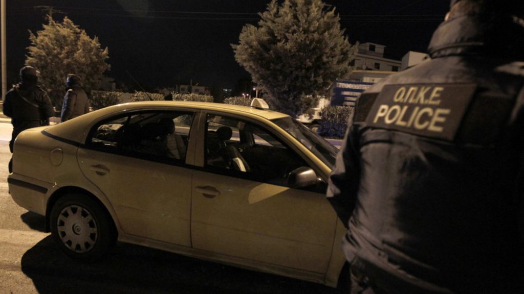 Δολοφονία στη Δραπετσώνα: «Δεν είχε πρόβλημα με κανένα ο άντρας μου», λέει η γυναίκα του οδηγού ταξί (φωτό) (upd)