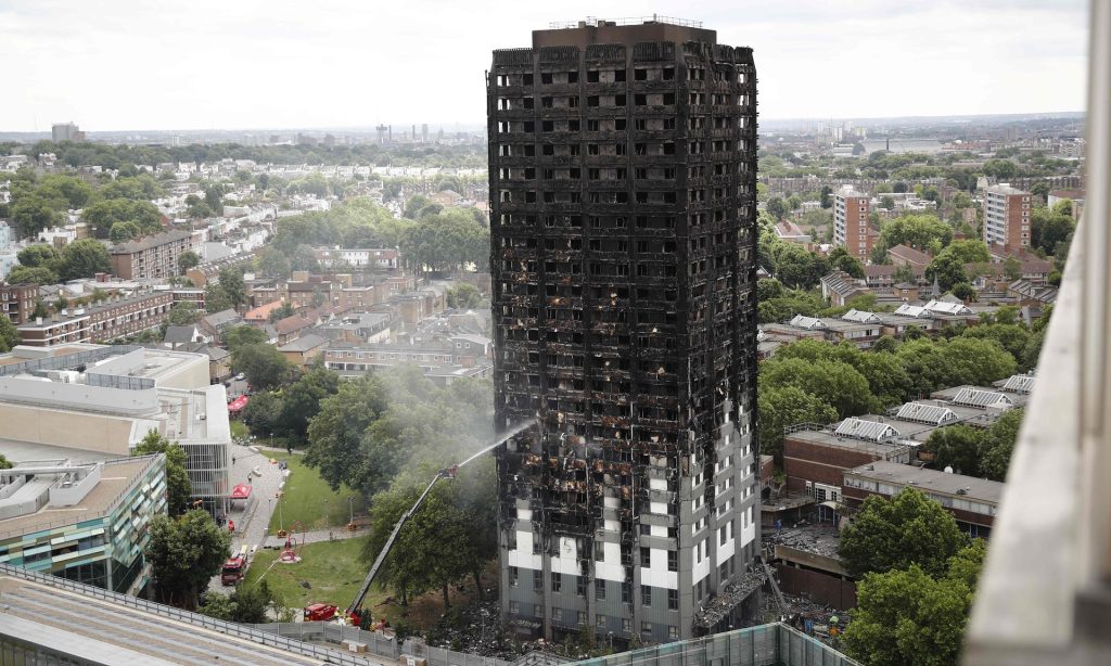 Λονδίνο: Πάνω από 200 άνθρωποι έχουν υποστεί μετατραυματικό στρες από την πυρκαγιά στον Πύργο Γκρένφελ