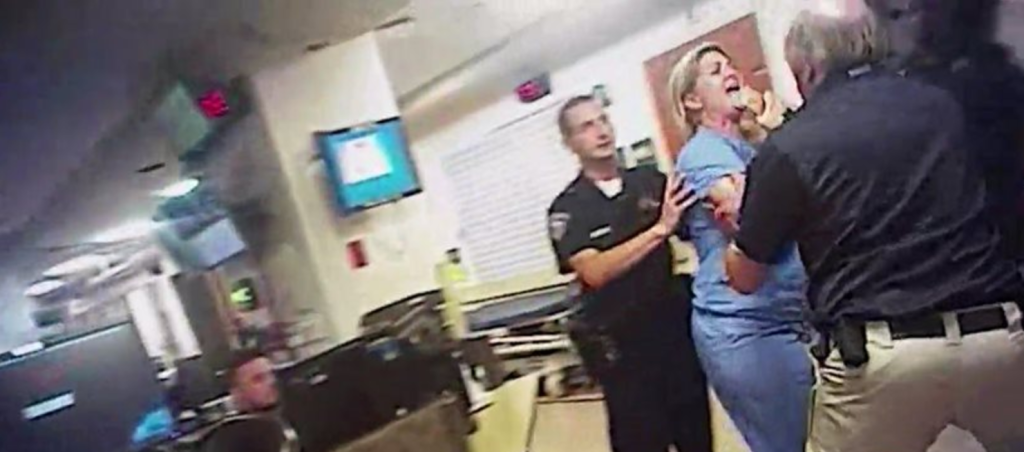 ΗΠΑ: Έχασε και τη δεύτερη δουλειά του ο αστυνομικός που συνέλαβε με τη βία νοσοκόμα (βίντεο)