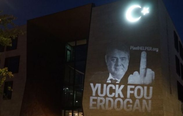 «Αφρίζει» η Άγκυρα με το «f@ck you Erdogan» στην πρεσβεία της στο Βερολίνο – ΕΕ τέλος για την Τουρκία;
