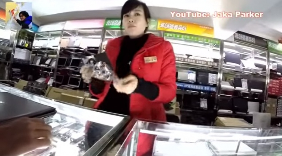 Βίντεο: Κρυφή κάμερα «τρύπωσε» σε κατάστημα ηλεκτρονικών ειδών στη Β.Κορέα – Πώς το φαντάζεστε;